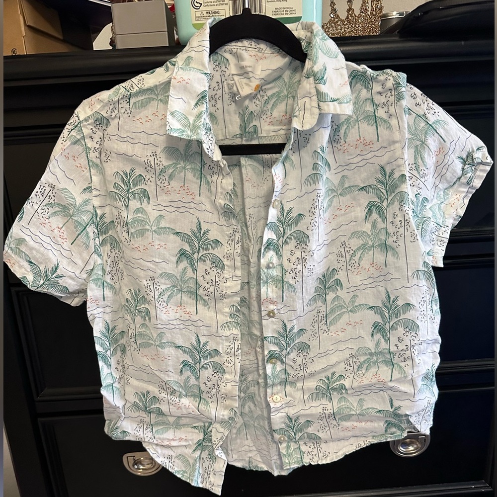 Casual linen shirt with palm trees